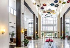 Lobi 5 Embassy Suites Elizabeth Newark Airport