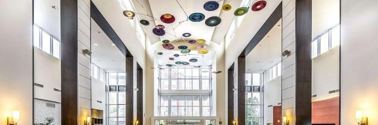 Lobi Embassy Suites Elizabeth Newark Airport