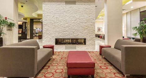 Lobi 2 Embassy Suites Elizabeth Newark Airport