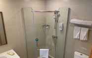 In-room Bathroom 7 Greentree Inn Nanchang Railway Station Luoyang Roa