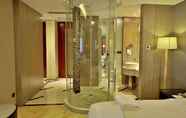 Toilet Kamar 4 Chongqing Minshan Hotel