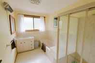 In-room Bathroom Derwent Vista