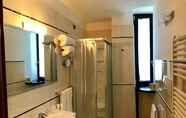 In-room Bathroom 5 Best Western Hotel Nettuno