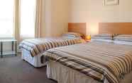 Kamar Tidur 4 Chaplins Hotel - Guest house