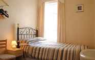 Kamar Tidur 7 Chaplins Hotel - Guest house