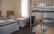 Kamar Tidur 2 Chaplins Hotel - Guest house