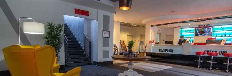 Lobby M & M Hotel