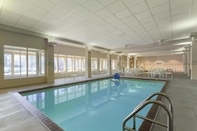 Swimming Pool Country Inn & Suites by Radisson, Bloomington at M