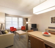 Common Space 7 Country Inn & Suites by Radisson, Bloomington at M