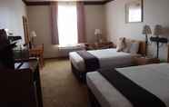 Kamar Tidur 4 Ramada Suites Corning