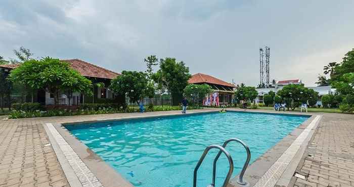 สระว่ายน้ำ Hotel Riverside Resort and Spa Kumbakonam