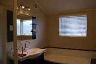 In-room Bathroom Anchor Lodge Resort