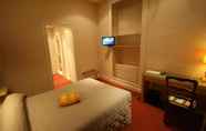 Bedroom 4 Logis Hotel L'Ange Couronne
