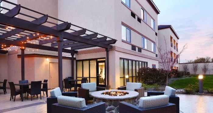 Common Space Courtyard by Marriott Charlotte Airport North