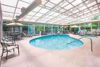 Swimming Pool La Quinta Inn Cincinnati Northeast