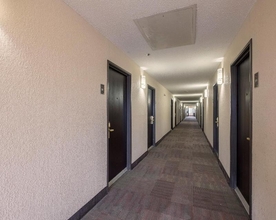 Lobby 4 Red Roof Inn & Suites Augusta West