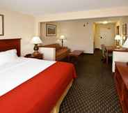 Bedroom 2 Holiday Inn Express Middletown