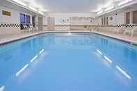 Swimming Pool Holiday Inn Express Middletown