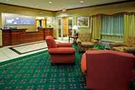 Lobby Holiday Inn Express Middletown