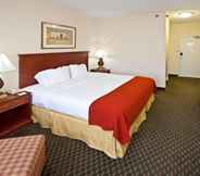 Bedroom 3 Holiday Inn Express Middletown