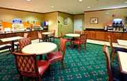 Nhà hàng 6 Holiday Inn Express Middletown