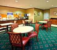 Restaurant 6 Holiday Inn Express Middletown