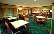 Nhà hàng 7 Holiday Inn Express Middletown