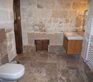 In-room Bathroom 5 Cave Konak