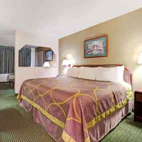 理查森達拉斯溫德姆速 8 飯店1 , 飯店Collin Creek Mall