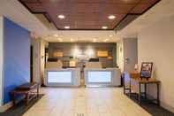 Lobby Holiday Inn Express Hotel & Suites Dayton - Huber