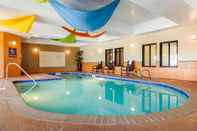 Swimming Pool Comfort Inn Suites Denver Northeast Brighton