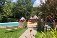 Swimming Pool Logis Hôtel Grangier