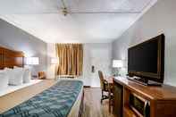 Bedroom Travelodge by Wyndham Canton/Livonia Area MI