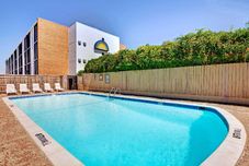 Kolam Renang Motel 6