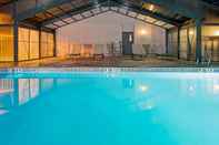 Swimming Pool Ramada by Wyndham Englewood Hotel & Suites