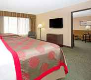 Bedroom 3 Ramada by Wyndham Englewood Hotel & Suites