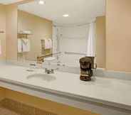 In-room Bathroom 6 Ramada by Wyndham Englewood Hotel & Suites