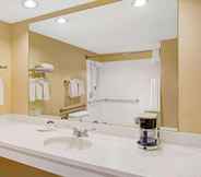 In-room Bathroom 5 Ramada by Wyndham Englewood Hotel & Suites