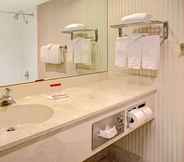 In-room Bathroom 4 Ramada by Wyndham Englewood Hotel & Suites