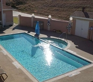 Swimming Pool 2 Country Inn & Suites by Radisson, Fort Worth West