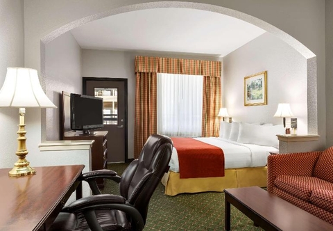 Bedroom Country Inn & Suites by Radisson, Fort Worth West