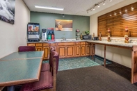 Bar, Cafe and Lounge Rodeway Inn Suites East Dublin