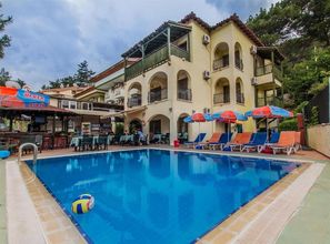 Swimming Pool 4 Sarigül Apart