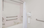 In-room Bathroom 7 Super 8 by Wyndham Beaver UT