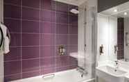 In-room Bathroom 5 Premier Inn Clacton On Sea Seafront