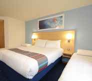 Bedroom 6 Travelodge Edinburgh Dreghorn