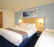 Bedroom 2 Travelodge Edinburgh Dreghorn