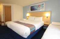 Bedroom Travelodge Edinburgh Dreghorn