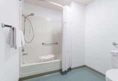 客室内バスルーム 7 Days Inn by Wyndham Eugene Downtown/University