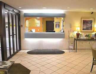 Lobby 2 La Quinta Inn Pleasant Prairie